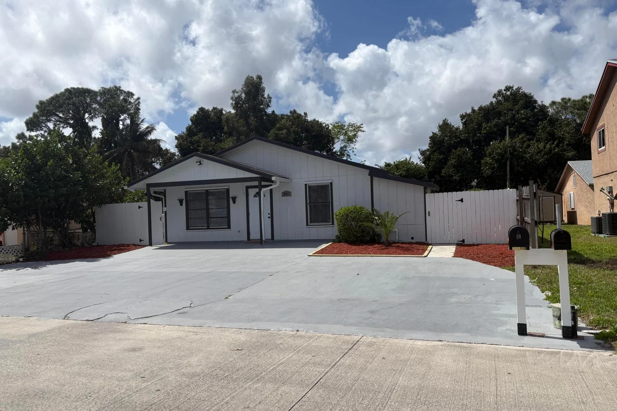 3825 Patio Ct #A, Lake Worth: photo 1 of 10