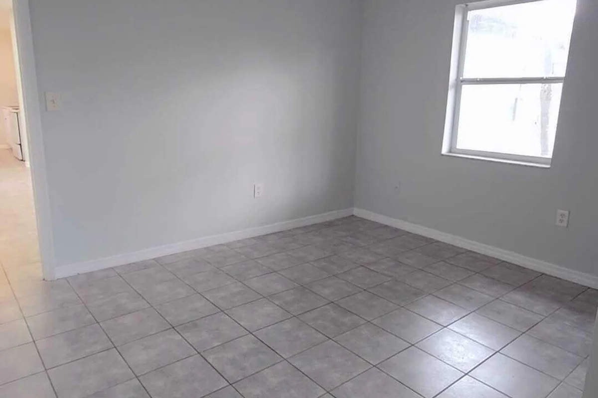 621 NW 5th Ave #4, Pompano Beach: photo 1 of 7