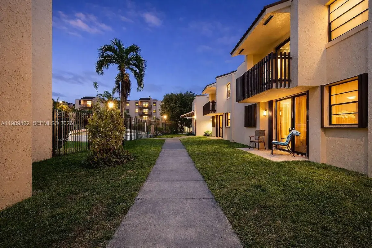 3581 SW 117th Ave #5-308, Miami: photo 1 of 38