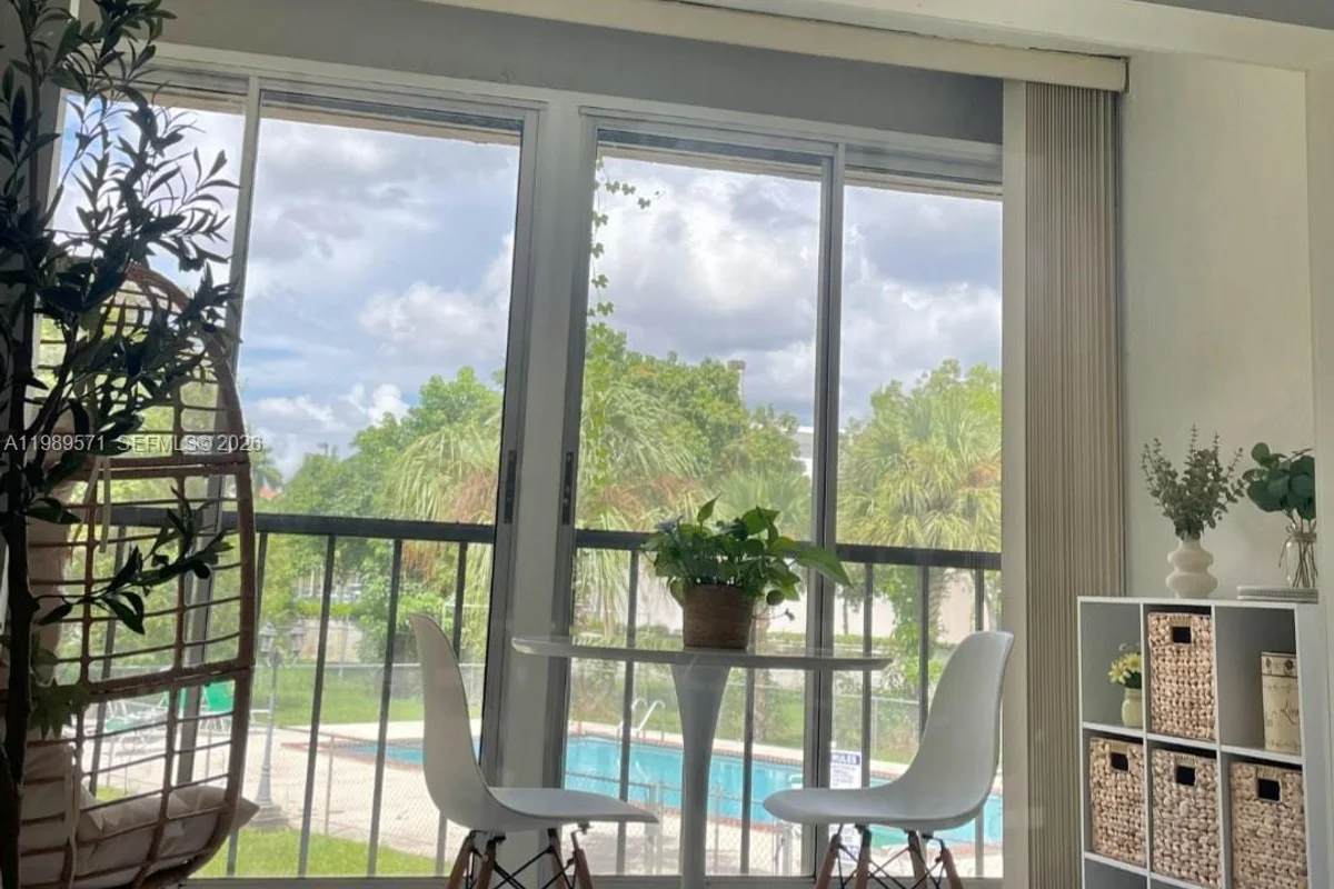 9405 W Flagler St #D204, Miami: photo 1 of 24