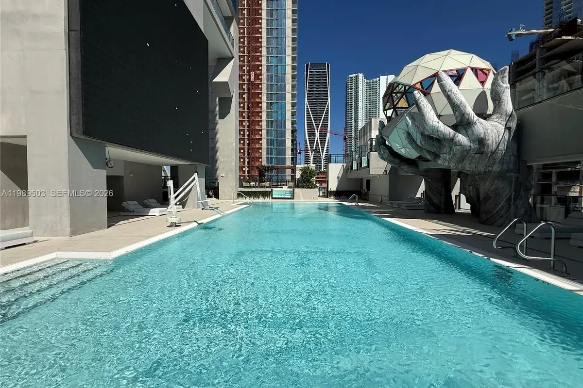 20 NE 11th St #3212b, Miami: photo 1 of 9