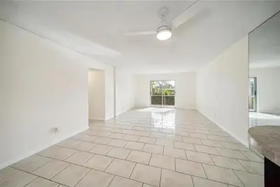Condo in Coral Springs: photo 1 of 17