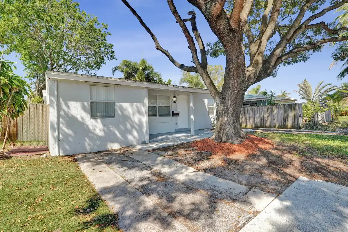 131 NE 51st St, Oakland Park: photo 1 of 22
