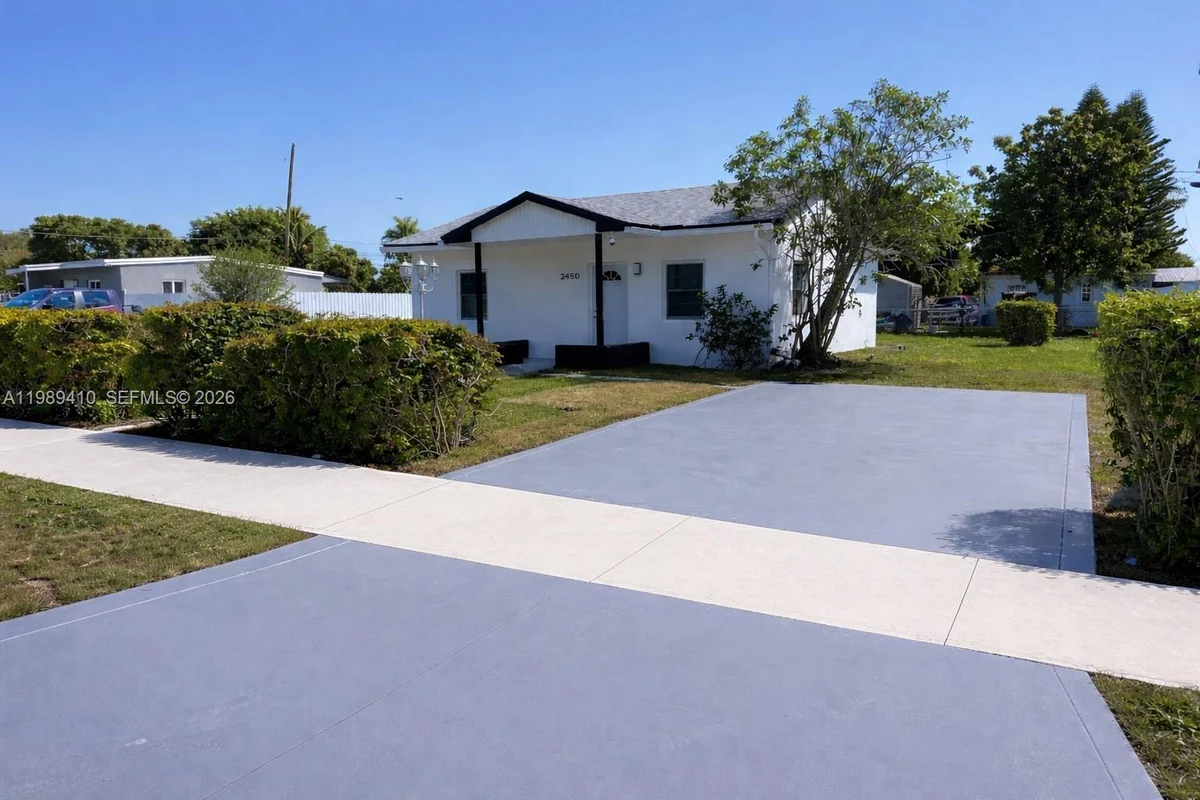 2450 NW 157th St Rd, Miami Gardens: photo 1 of 24