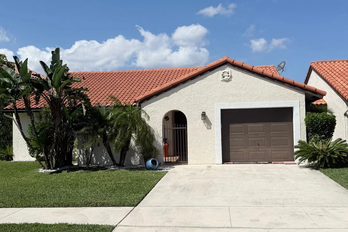 House in Deerfield Beach: photo 1 of 15