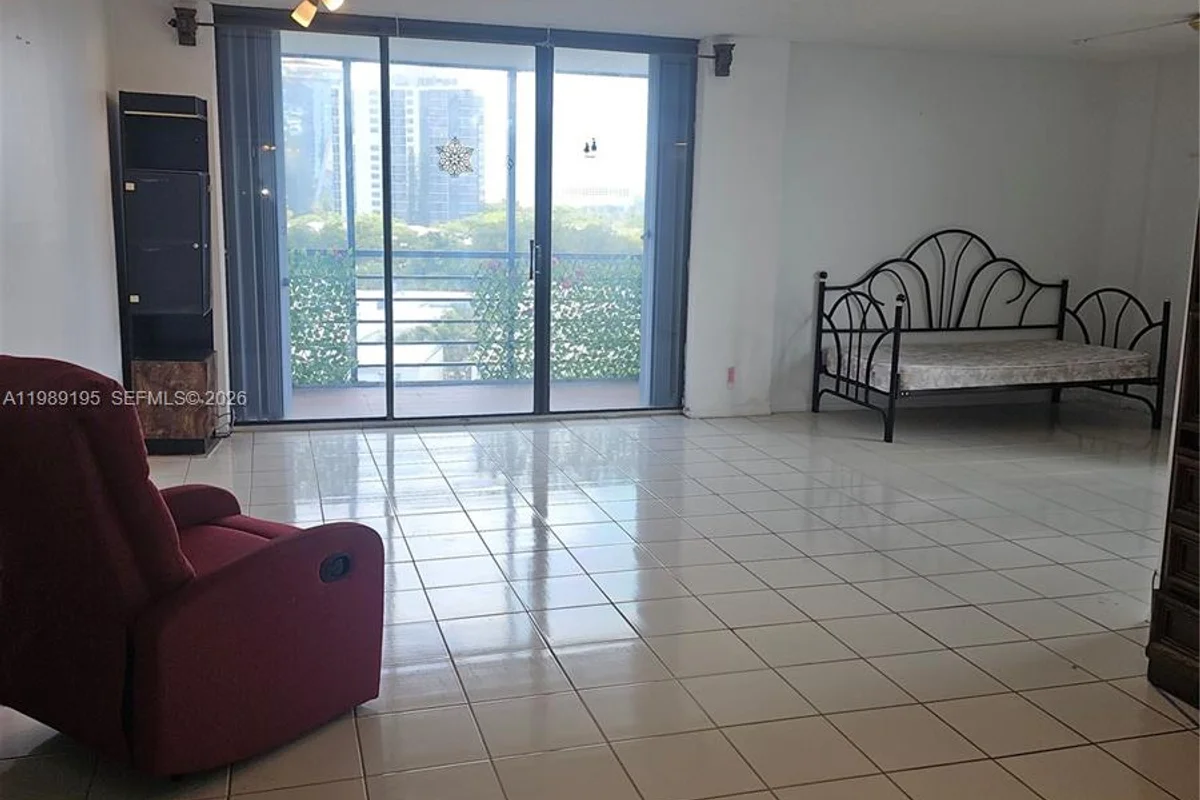 20400 W Country Club Dr #601, Aventura: photo 1 of 26
