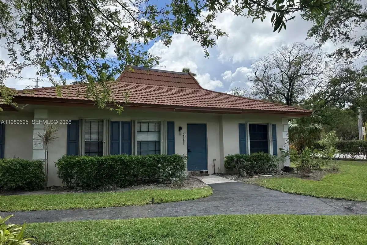 2381 SW 70th Ave #49, Davie: photo 1 of 33