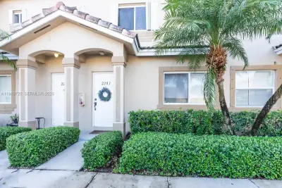 2203 SE 23rd Ter, Homestead: photo 1 of 17