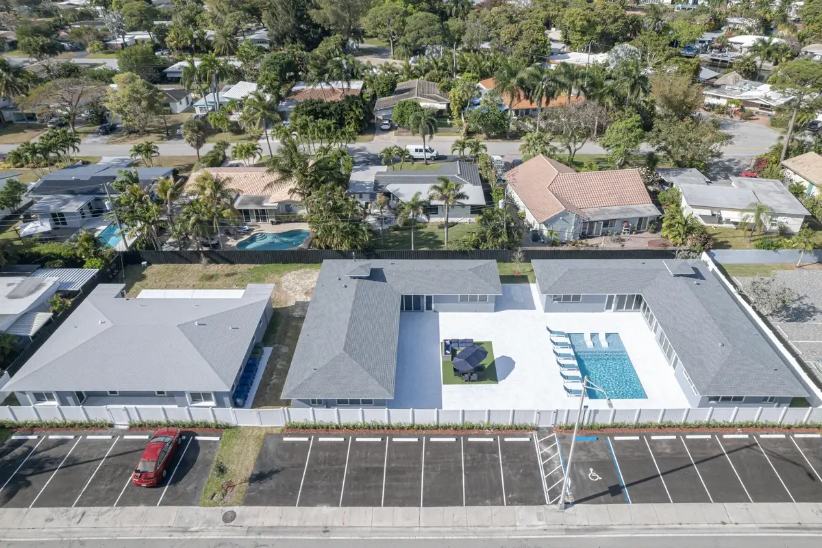 2009 NE 26th St, Wilton Manors: photo 1 of 63