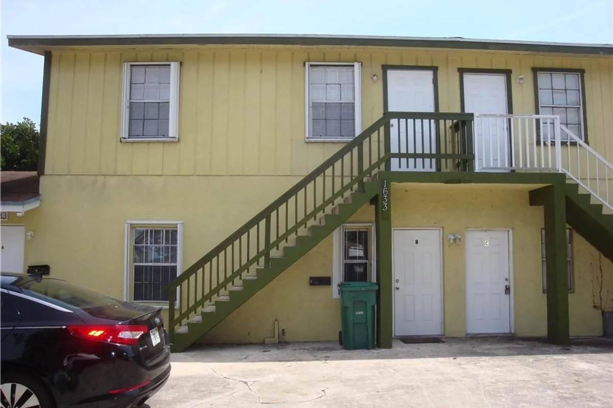 1633 W 28th St #B, Riviera Beach: photo 1 of 3