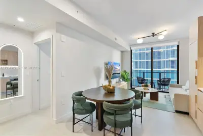 11 NE 6th St #1805, Miami: photo 1 of 33
