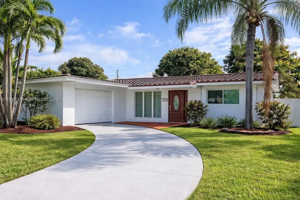 1911 N 44th Ave, Hollywood: photo 1 of 18