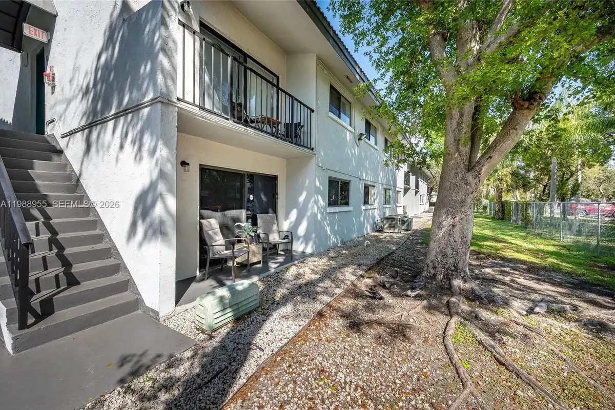 7095 NW 179th St #110, Hialeah: photo 1 of 22