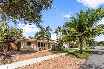1111 SW 5th St, Boca Raton: photo 1 of 26
