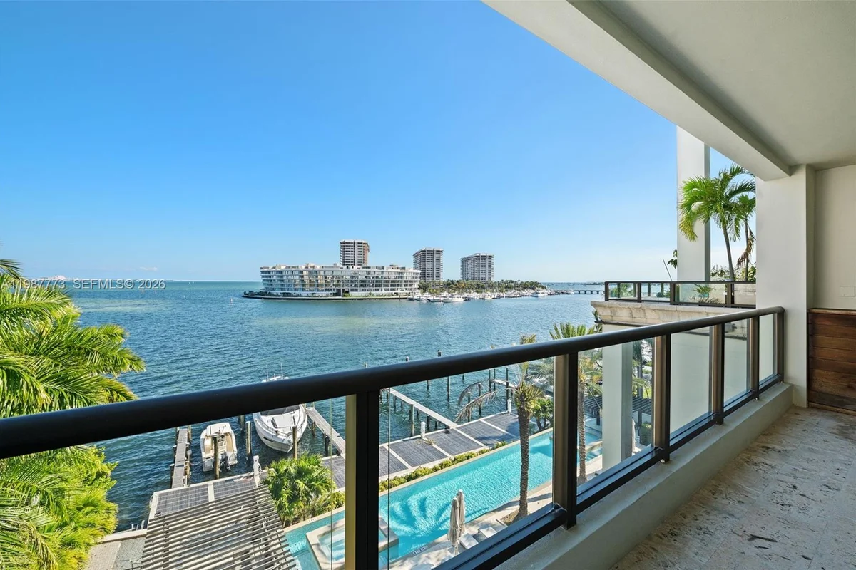 3535 Hiawatha Ave #502, Miami: photo 1 of 45