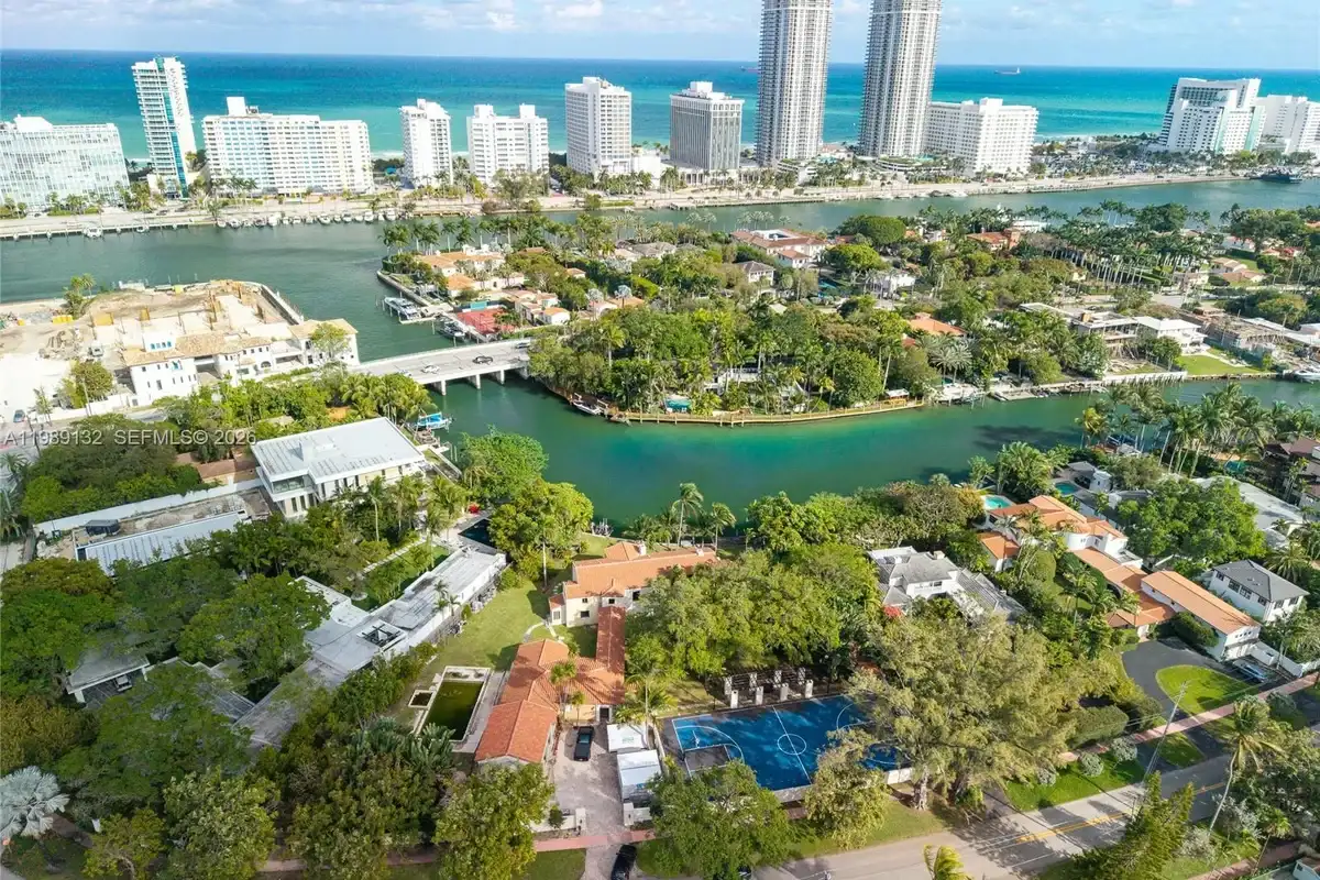 5005 Lakeview Dr, Miami Beach: photo 1 of 8