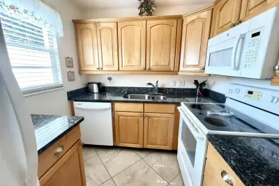 328 Farnham P, Deerfield Beach: photo 1 of 40