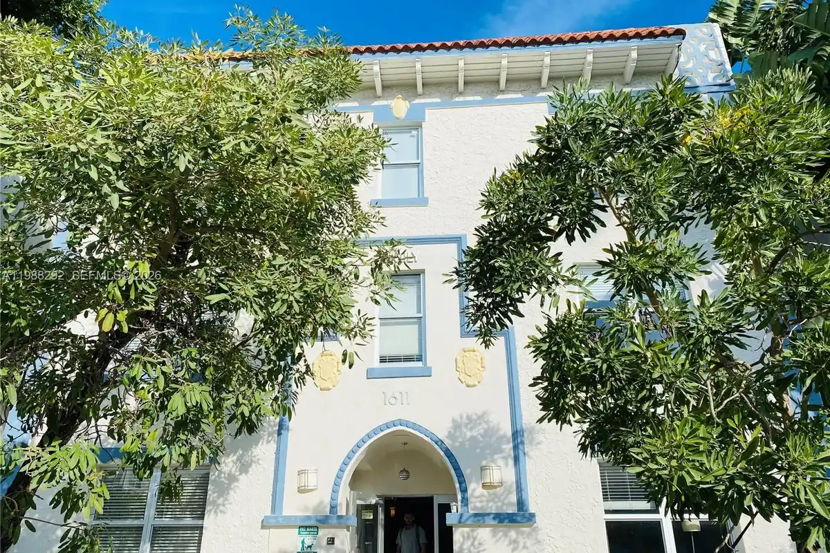 1611 Meridian Ave #305, Miami Beach: photo 1 of 17