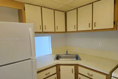4550 NW 9th St #704E, Miami: photo 1 of 22