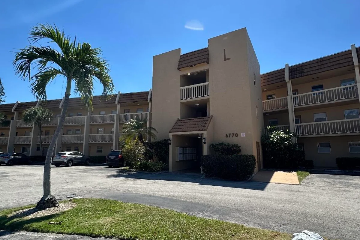 6770 Royal Palm Blvd #207l, Margate: photo 1 of 22