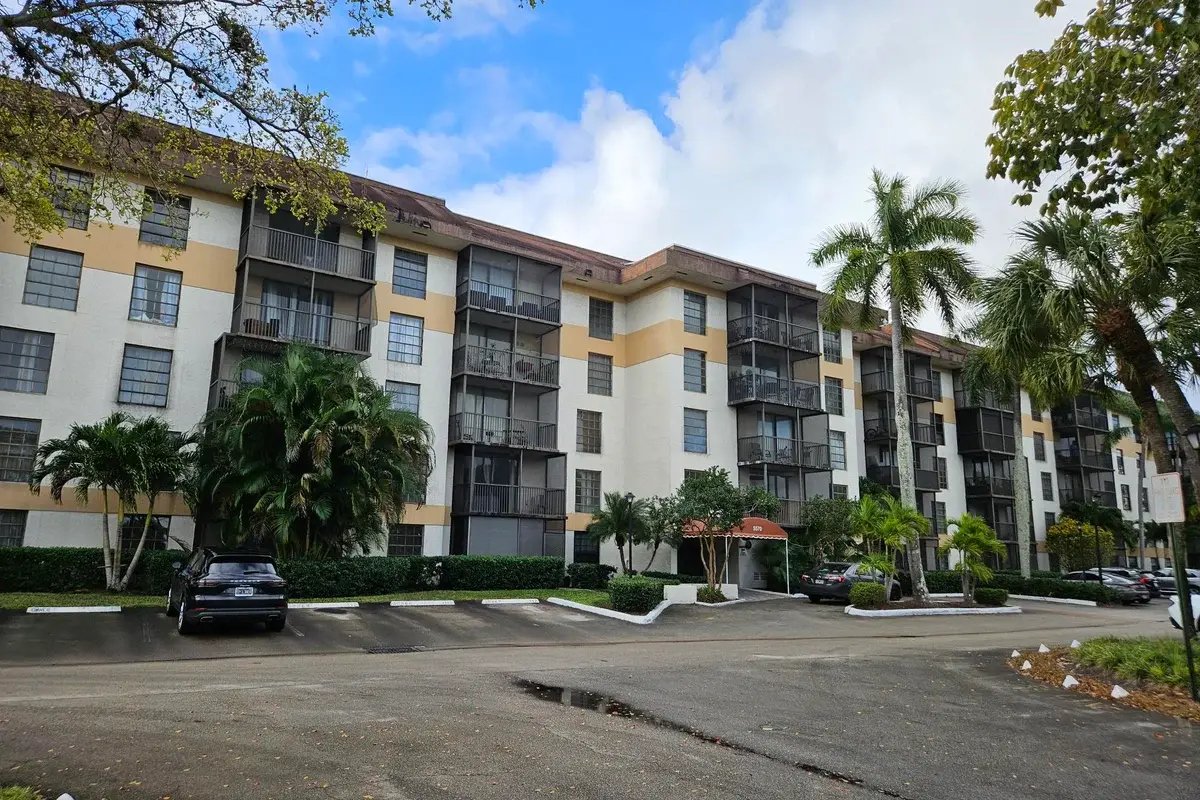 5570 NW 44th St NW #107a, Lauderhill: photo 1 of 10