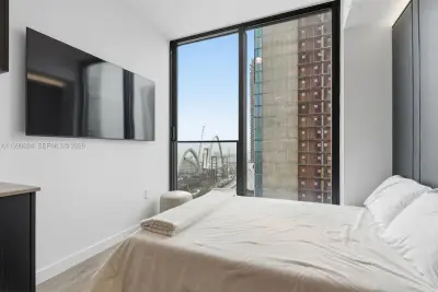20 NE 11th St #2306A, Miami: photo 1 of 28
