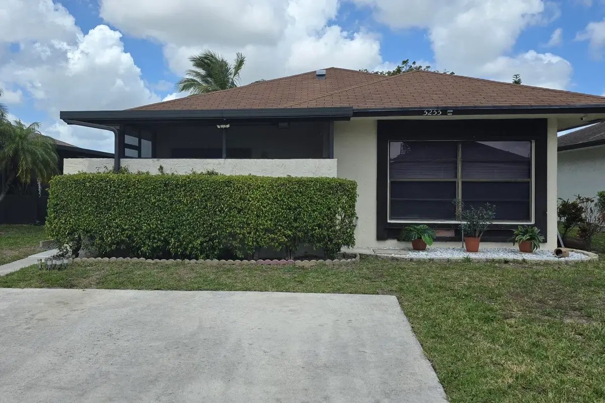 5255 Mendoza St, West Palm Beach: photo 1 of 35
