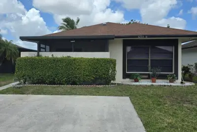 5255 Mendoza St, West Palm Beach: photo 1 of 35