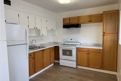 4080 SW 2nd Ter #6, Miami: photo 1 of 14