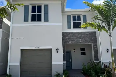 1765 SE 7th Ter, Homestead: photo 1 of 30