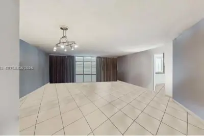 1401 NE 191st St #D117, Miami: photo 1 of 10