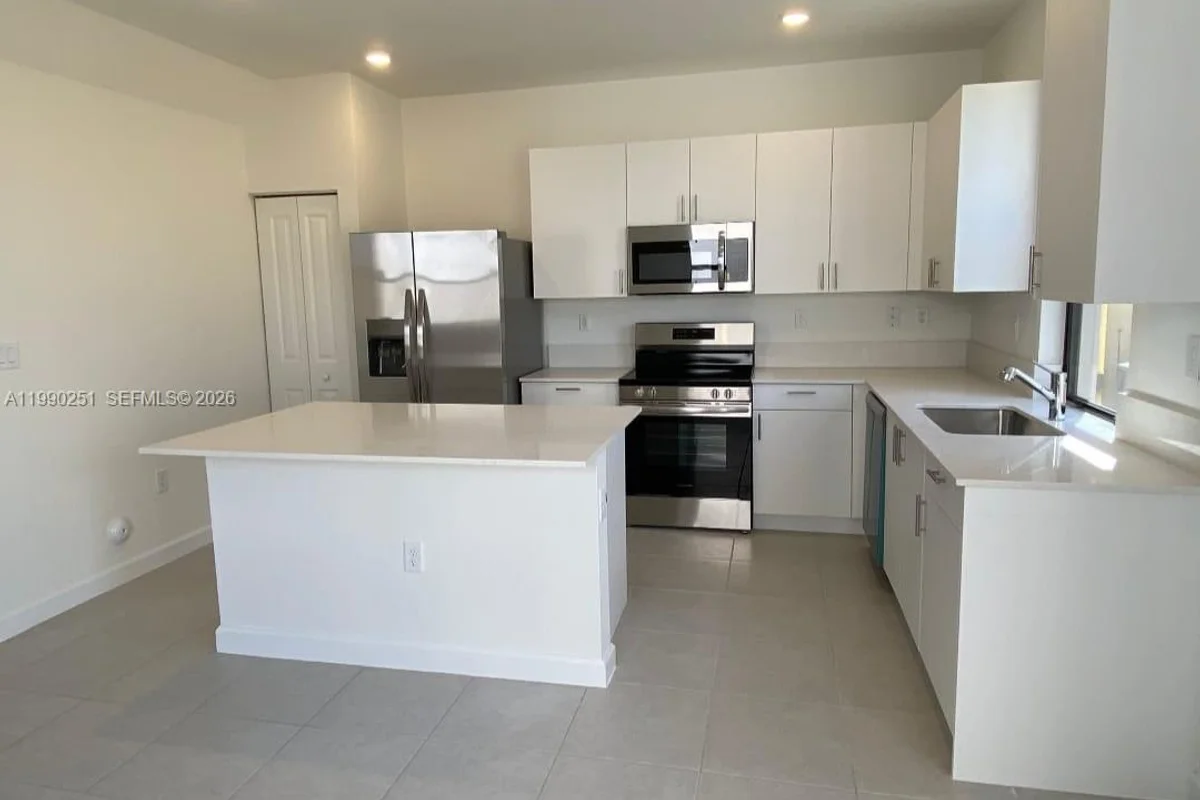 23074 SW 128th Pl, Goulds: photo 1 of 33