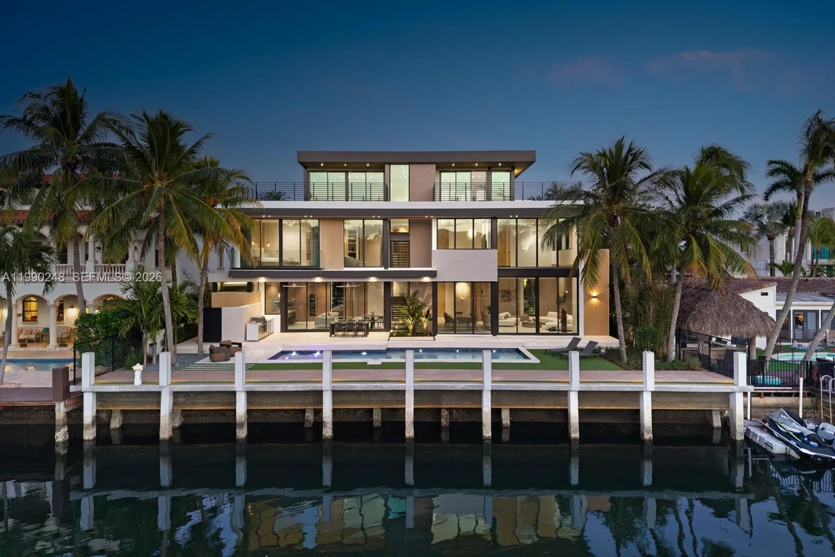641 Flamingo Dr, Fort Lauderdale: photo 1 of 67