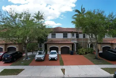 4964 SW 128th Ave, Miramar: photo 1 of 31