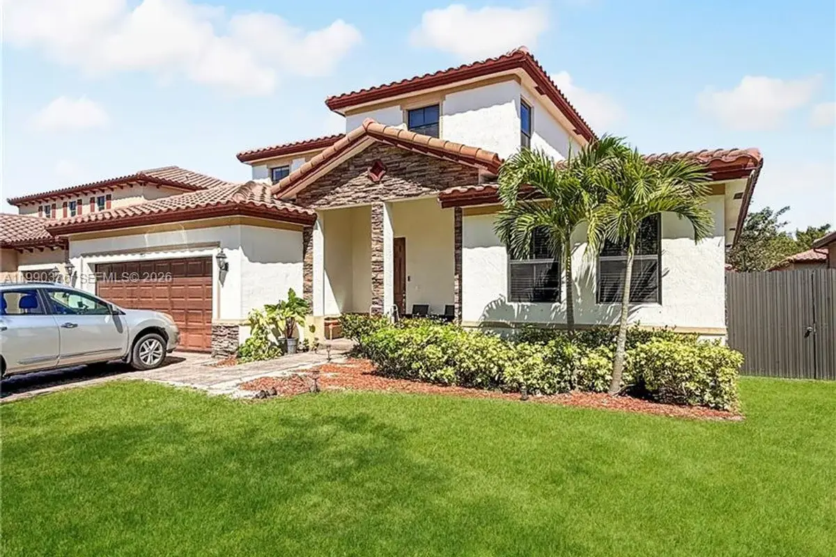 709 SE 35th Ave, Homestead: photo 1 of 15