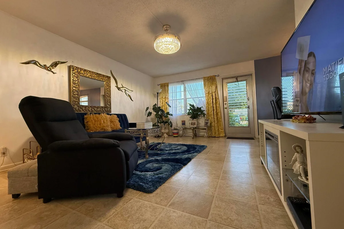81 Camden Dr #D, West Palm Beach: photo 1 of 19