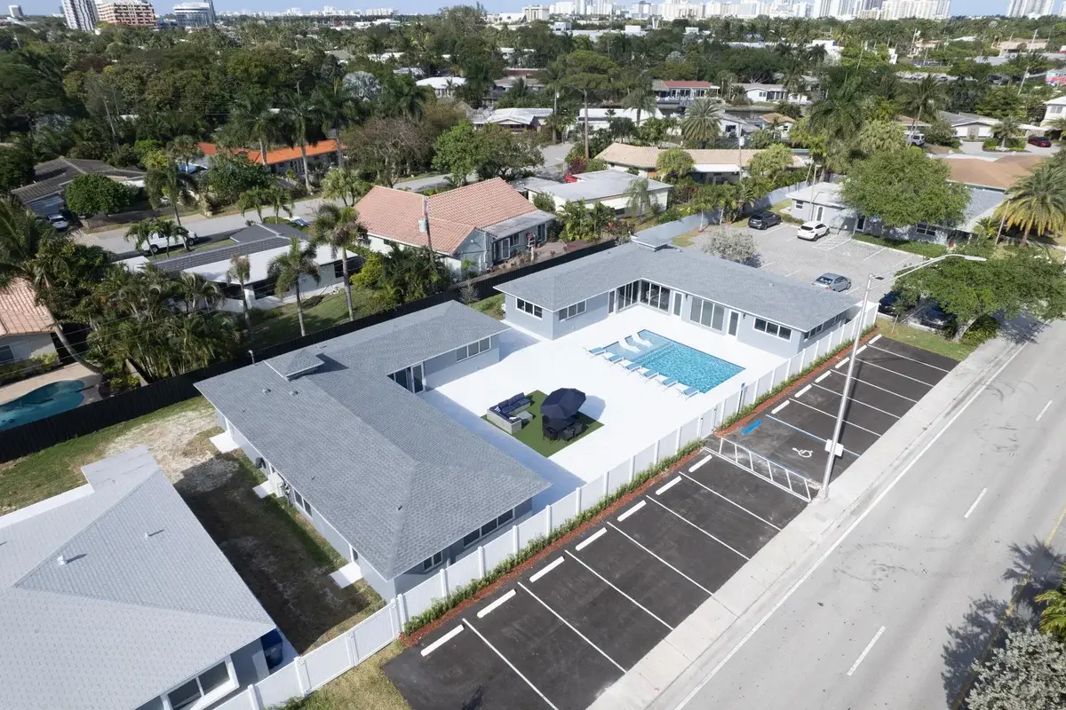 2025 NE 26th St #1-3, Wilton Manors: photo 1 of 38