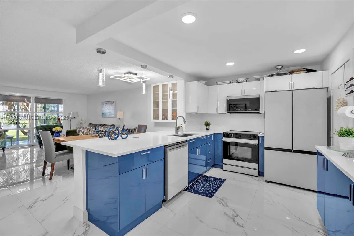 205 SE 11th Ter #101, Dania Beach: photo 1 of 43