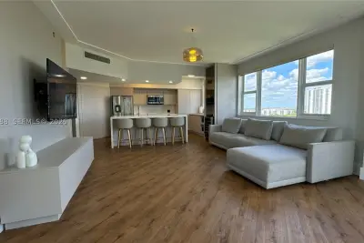 20000 E Country Club Dr #1016, Aventura: photo 1 of 34