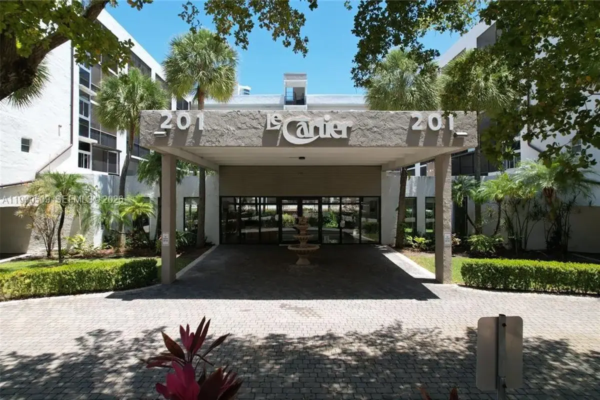 201 178th Dr #423, Sunny Isles Beach: photo 1 of 30