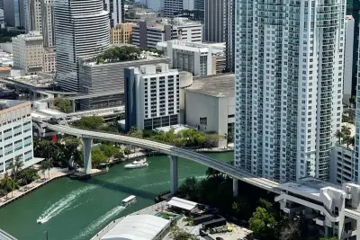 88 SW 7th St #3609, Miami: photo 1 of 25