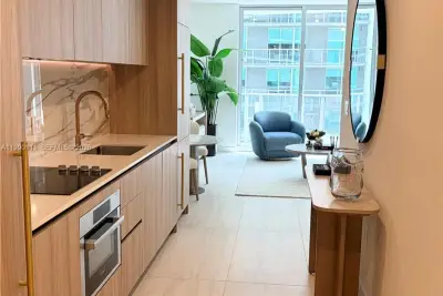 77 SE 5th St #2709, Miami: photo 1 of 3