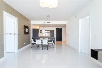 200 Biscayne Blvd Way #4512, Miami: photo 1 of 19