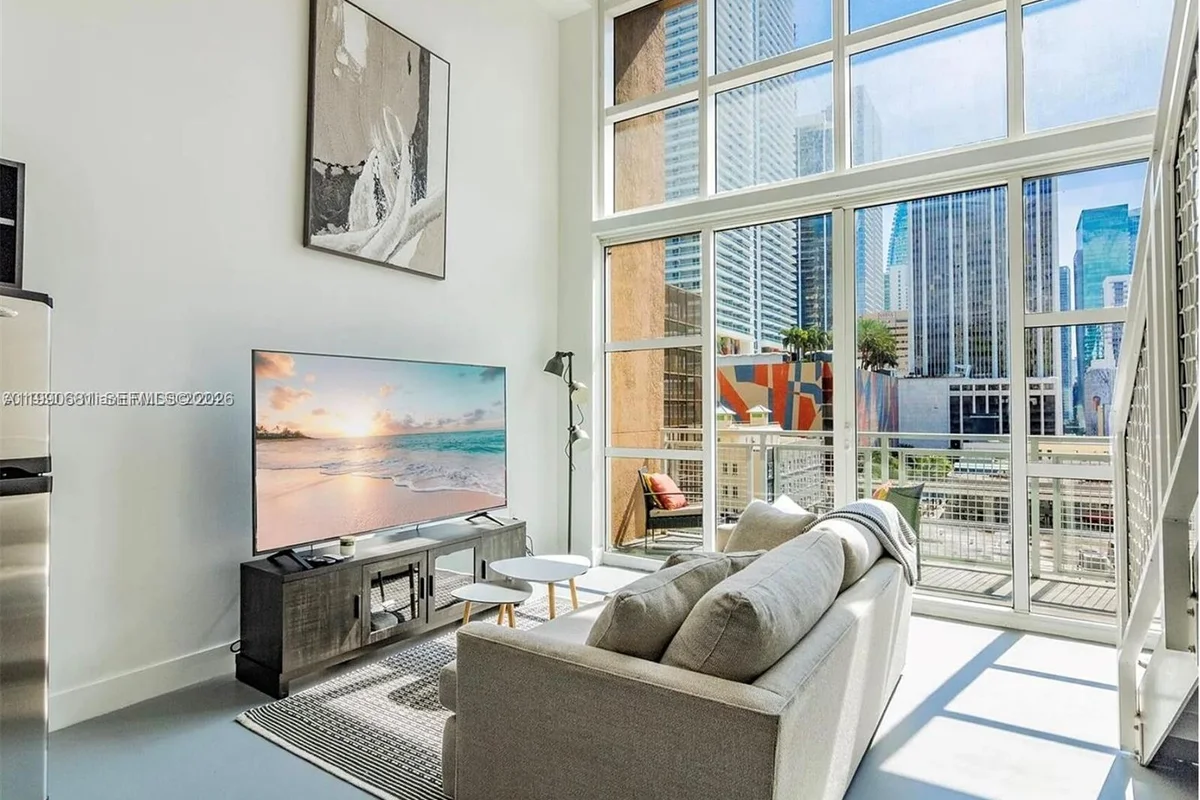 253 NE 2nd St #617, Miami: photo 1 of 19