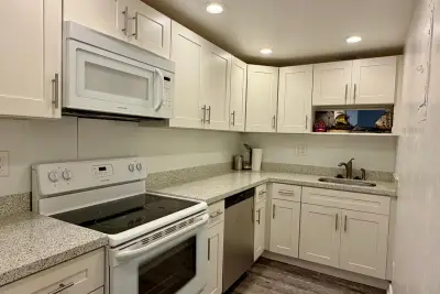 3000 Riomar St #410, Fort Lauderdale: photo 1 of 26