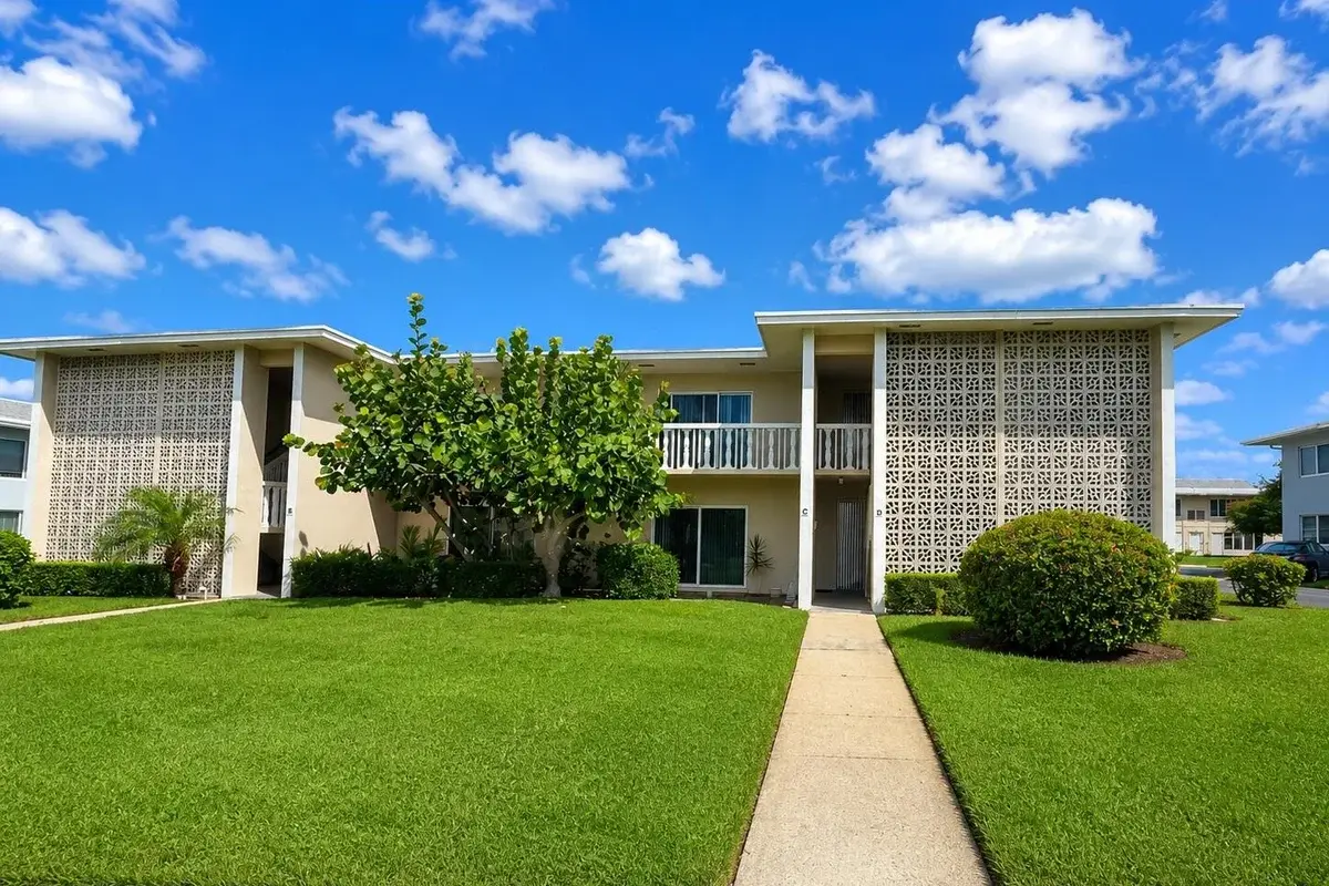 115 S South Blvd #2c, Boynton Beach: photo 1 of 28