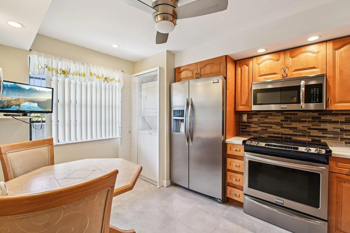 1101 Colony Point Cir #404, Pembroke Pines: photo 1 of 43