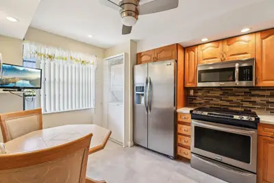 1101 Colony Point Cir #404, Pembroke Pines: photo 1 of 43