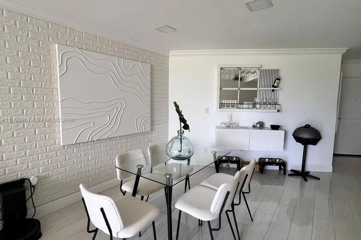 6955 NW 186th St #F104, Hialeah: photo 1 of 11