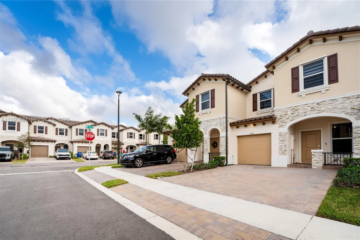 5514 NW 27th St, Lauderhill: photo 1 of 46